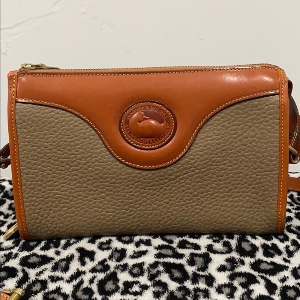 🌻S.🌻O.🌻L.🌻D.🌻 Vintage Dooney & Bourke Handbag